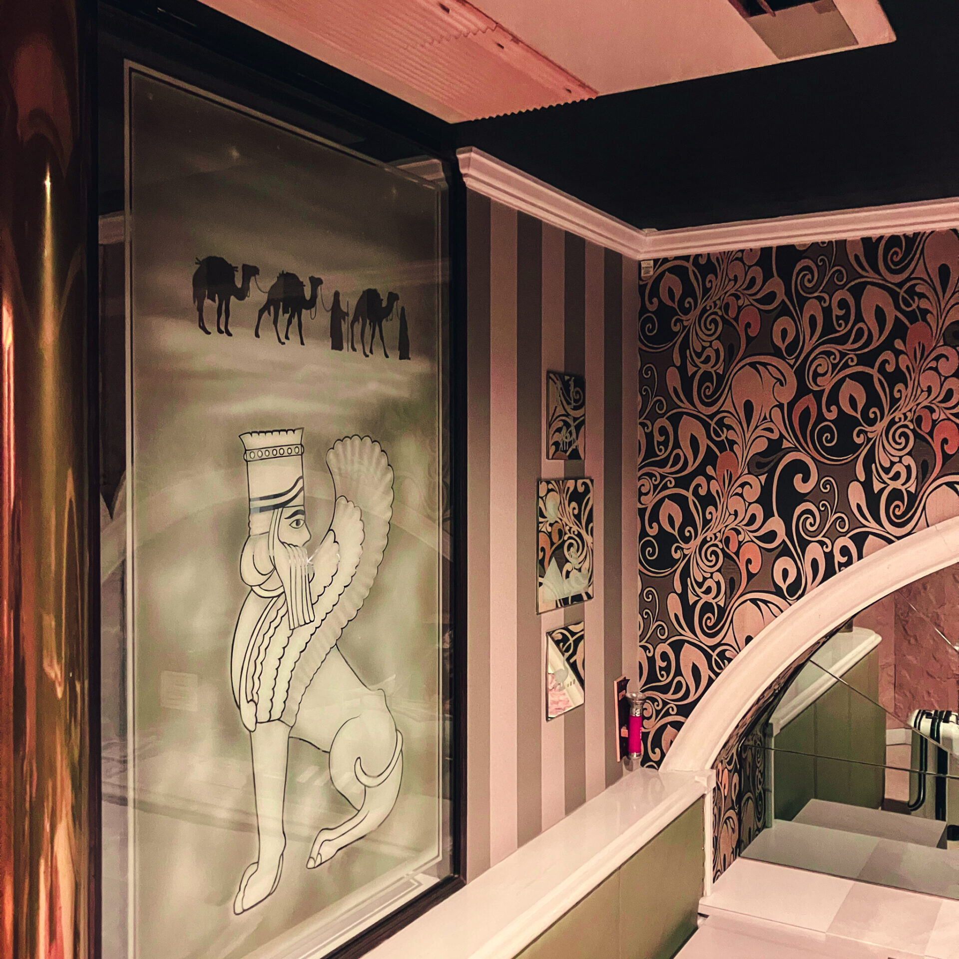 昭和レトロ ラブホテルの室内