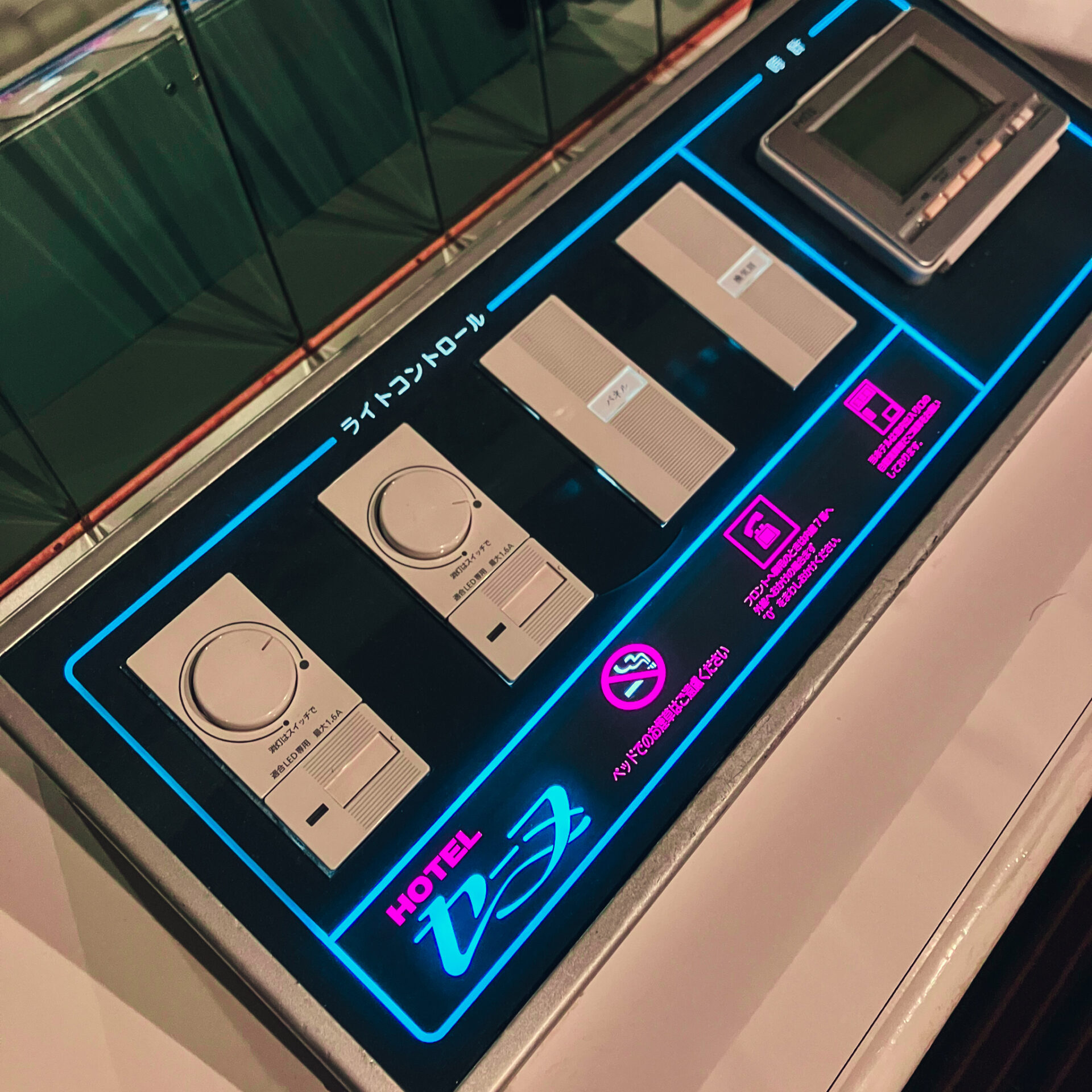 昭和レトロ ラブホテルの室内