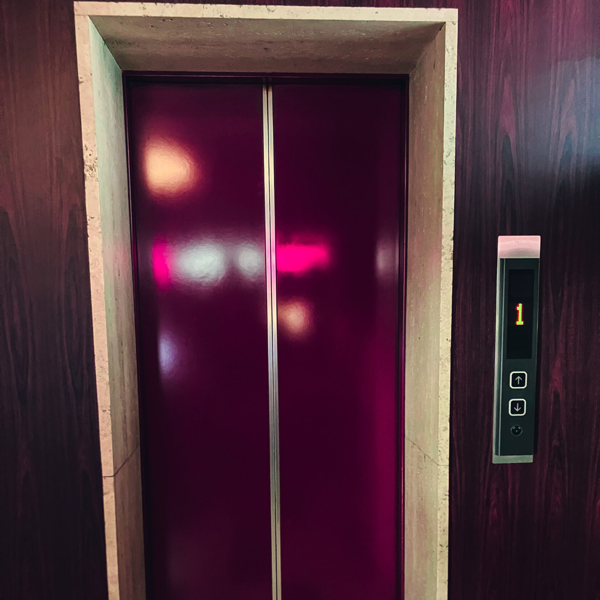 昭和レトロ ラブホテルの室内