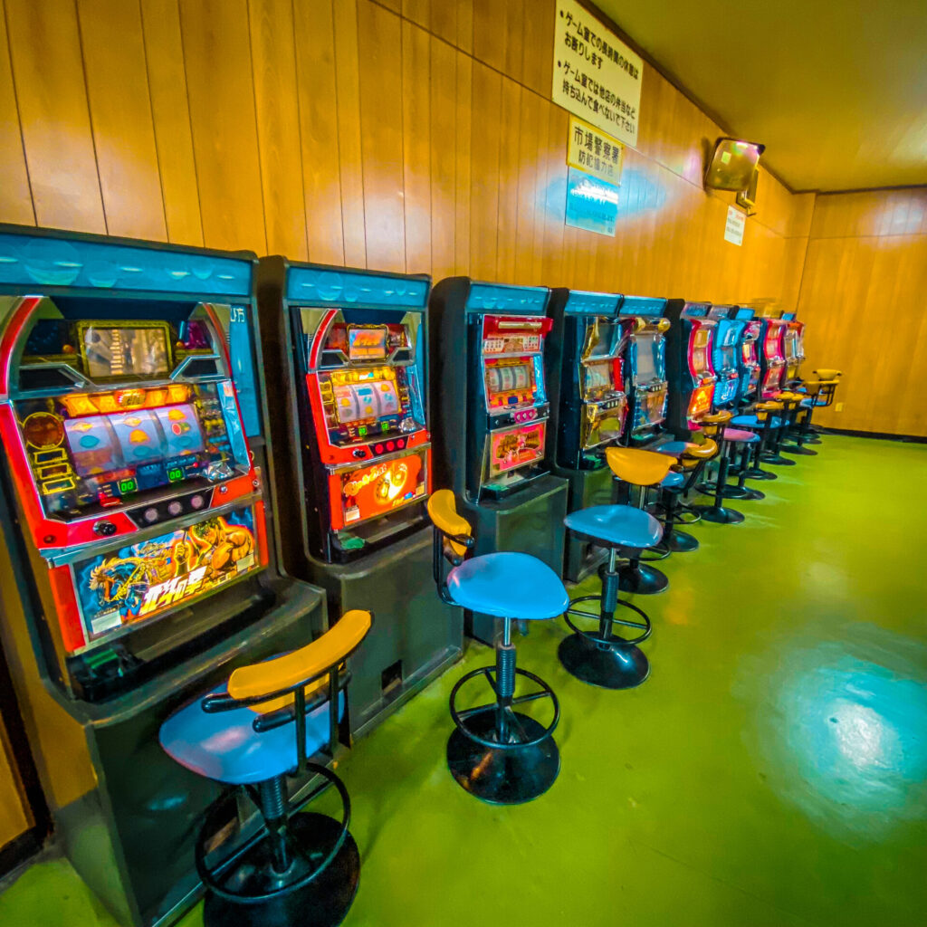 レトロ自販機】コインスナック御所24 激レアな「カレーライス自販機」があるレトロスポット【徳島県】