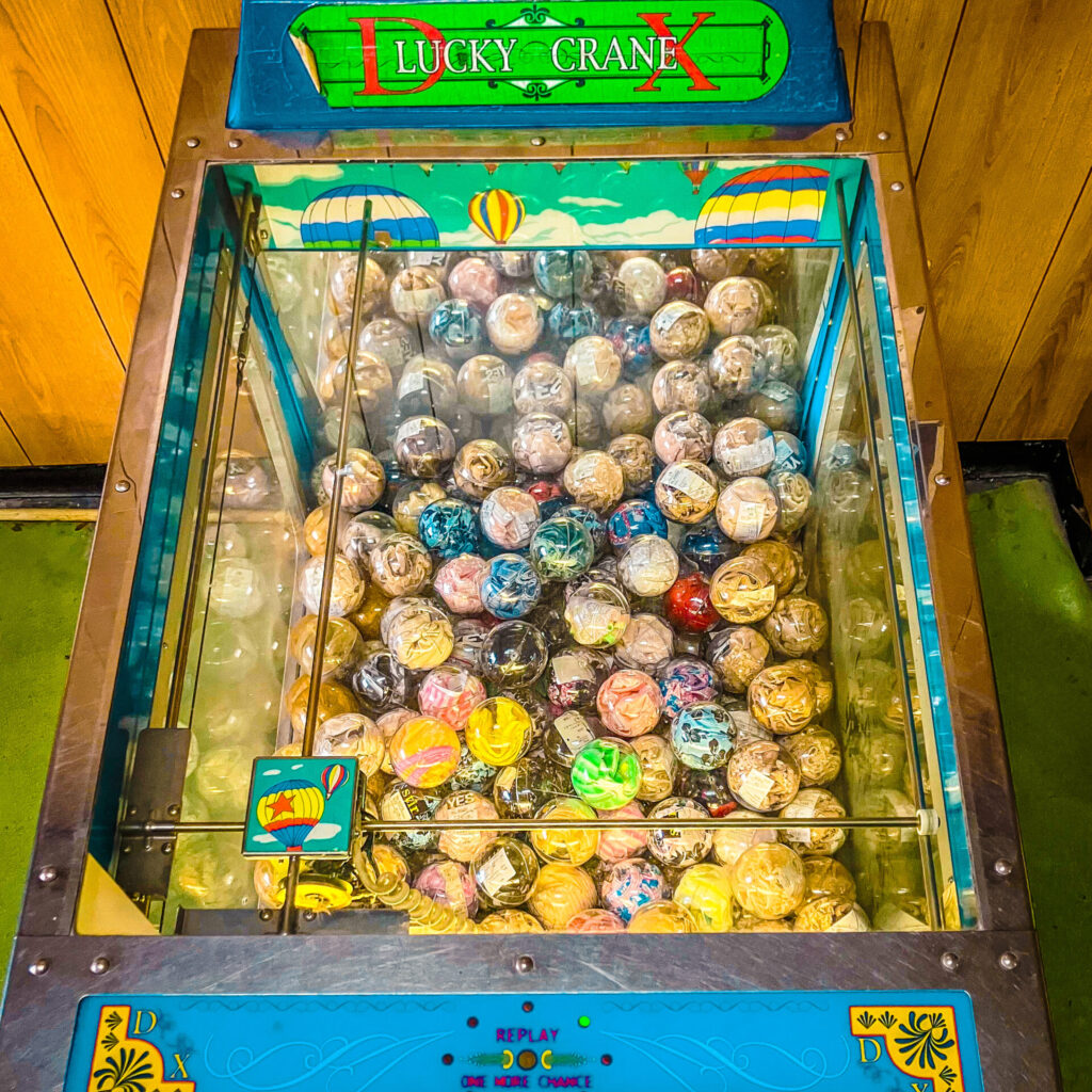 レトロ自販機】コインスナック御所24 激レアな「カレーライス自販機」があるレトロスポット【徳島県】