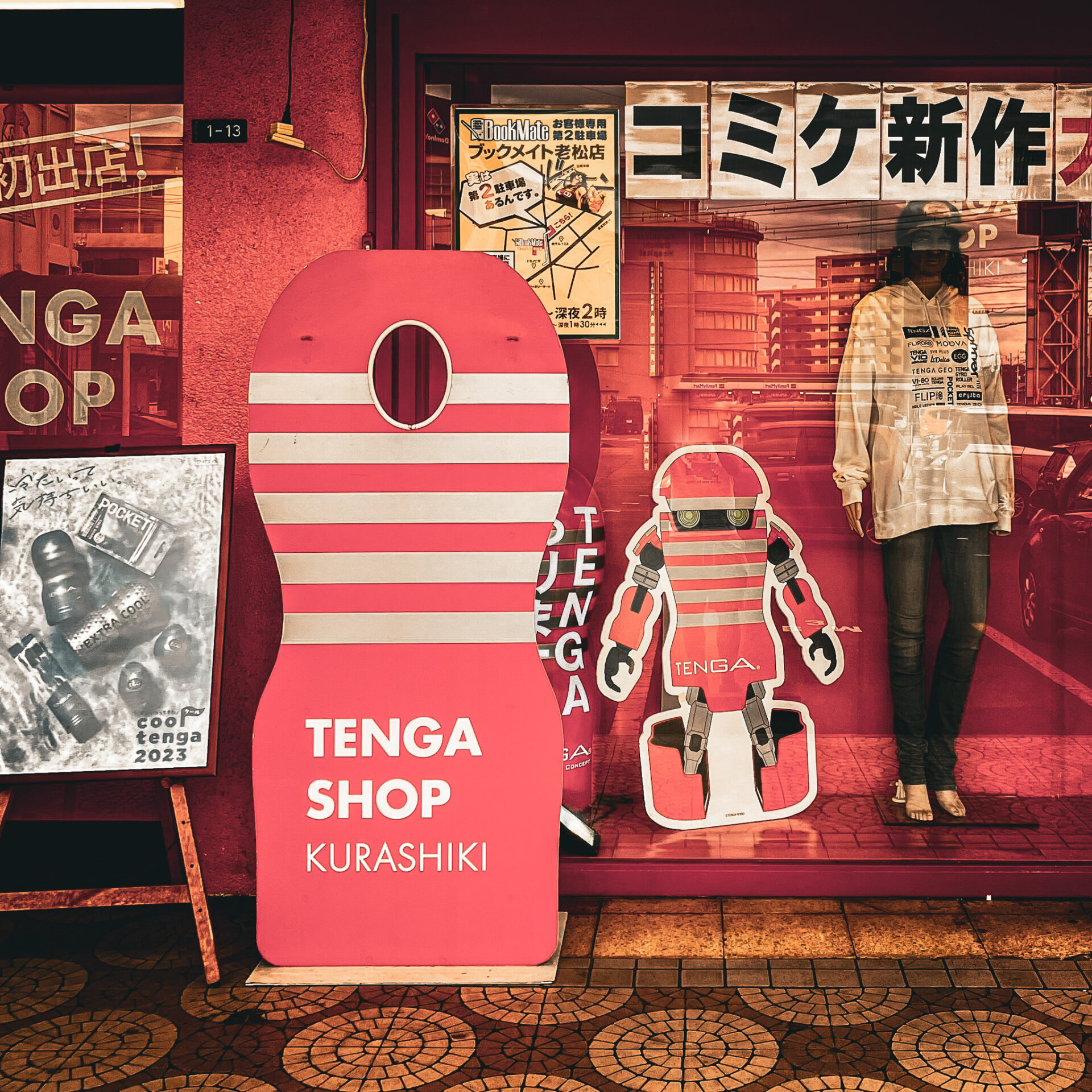 顔ハメ看板in岡山
TENGA SHOP