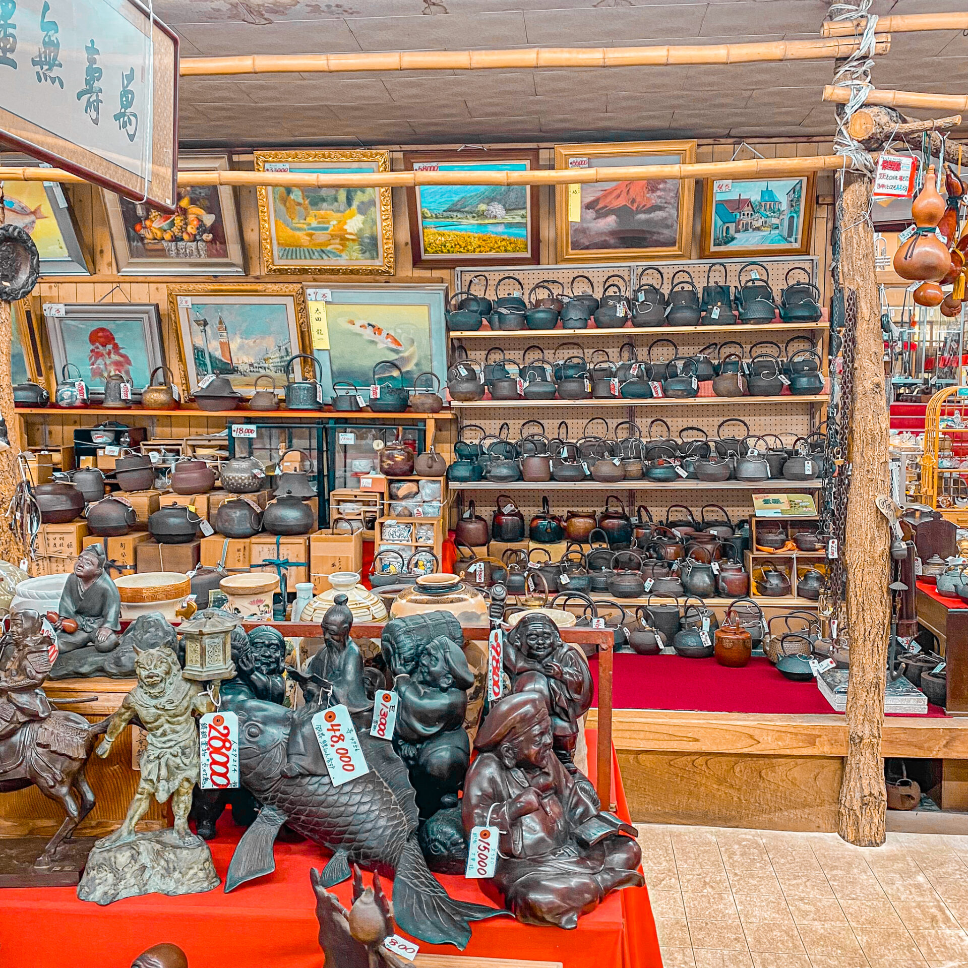 珍スポット】珍品センター 珍品城!?色々と主張が強い謎の建物【岐阜県】