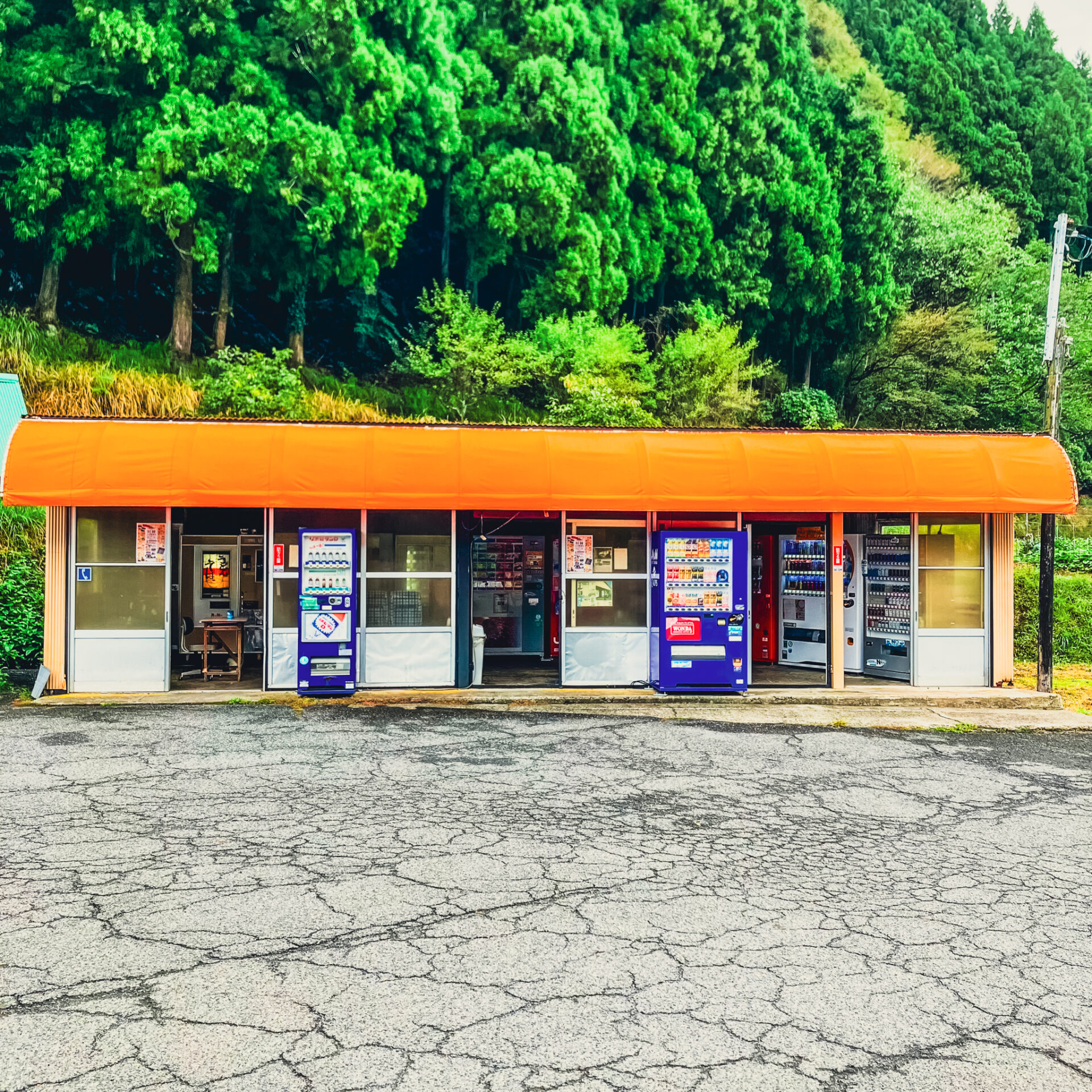 レトロ自販機】コインスナックふじ 無骨な店内に感じる素敵な昭和感【兵庫県】