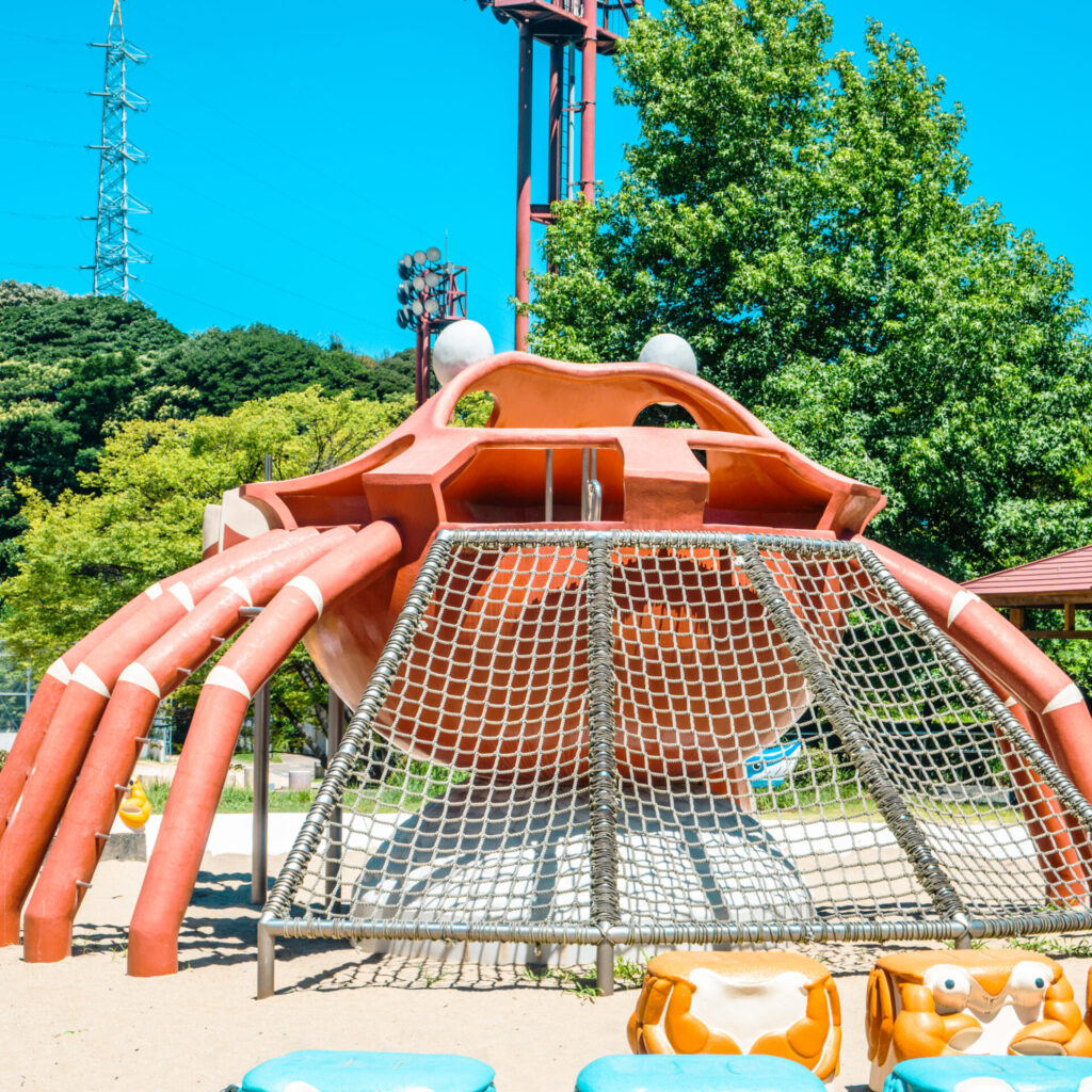 やべり台
彦島地区公園のカニのすべり台
後