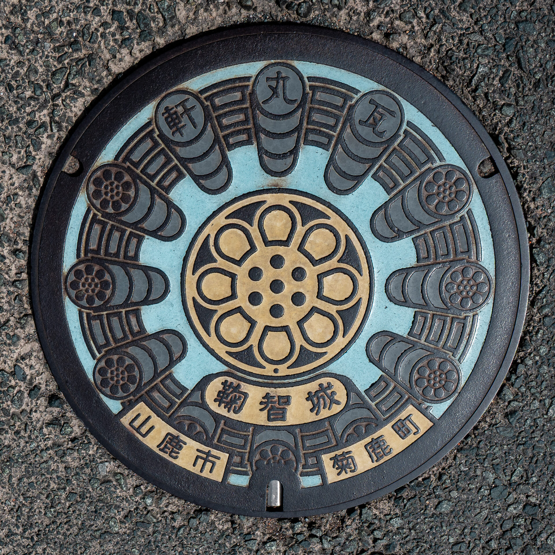 山鹿市の鞠智城のマンホール