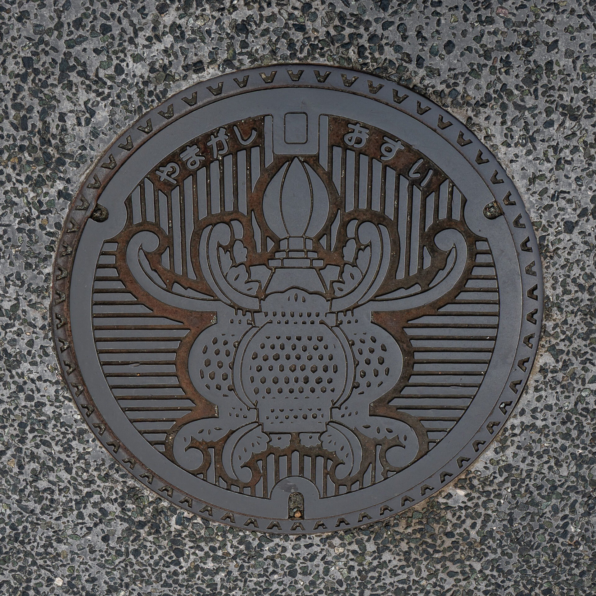 山鹿市の山鹿灯篭のマンホール