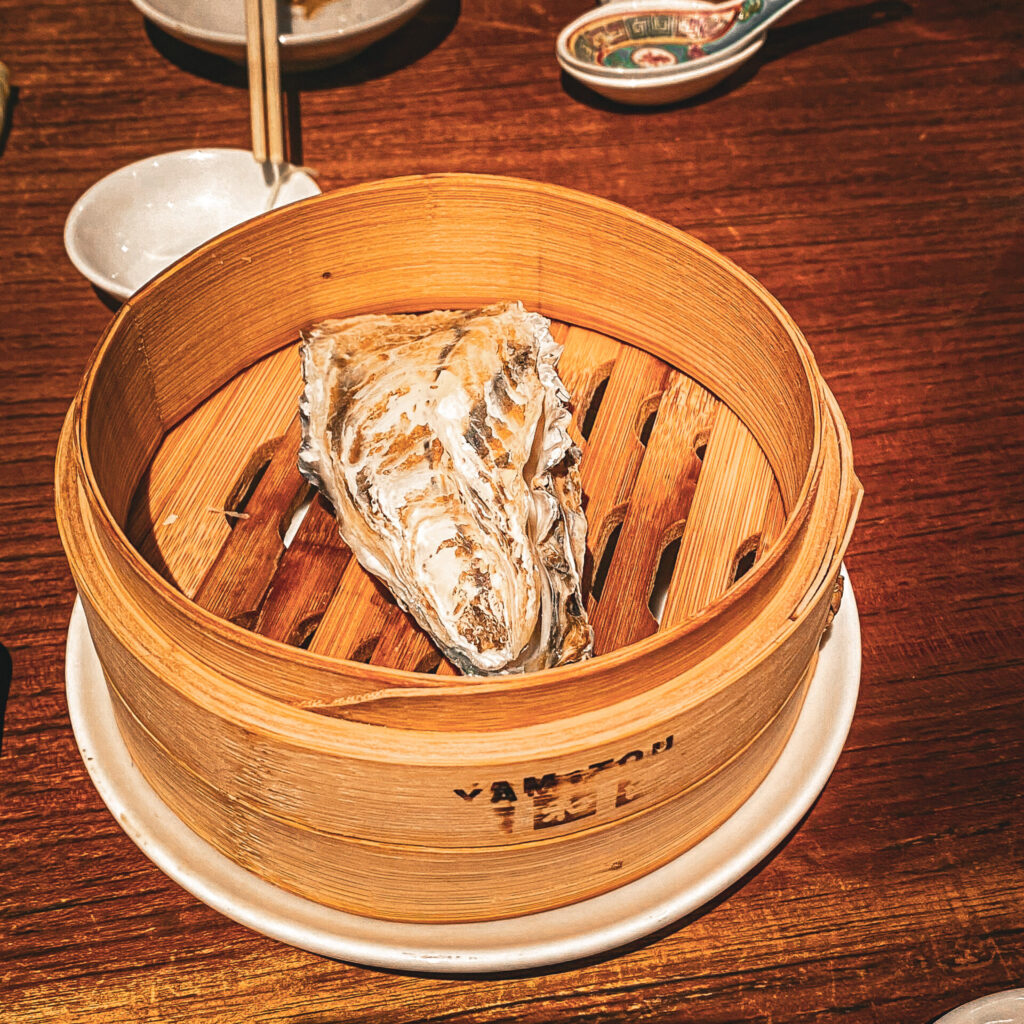 大和湯の岩牡蠣