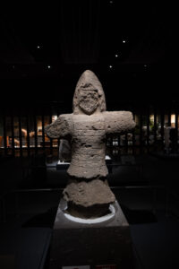 岩戸山古墳の石人