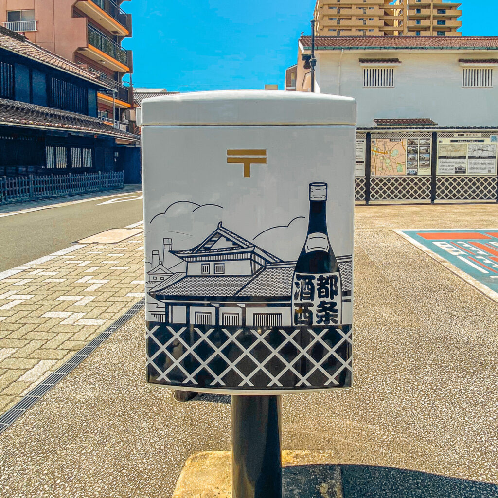 西条酒蔵通りにあるのん太のポスト