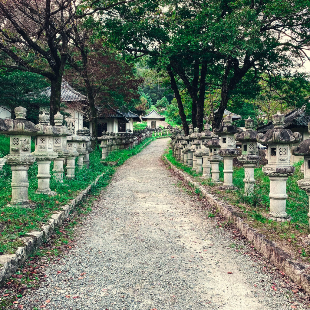 太陽公園の灯篭群