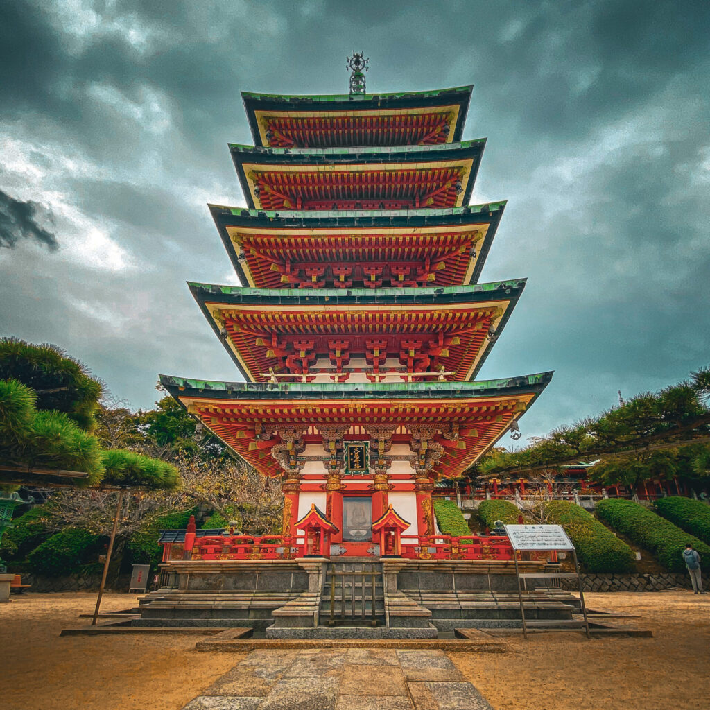 耕三寺の宝生寺の五重塔