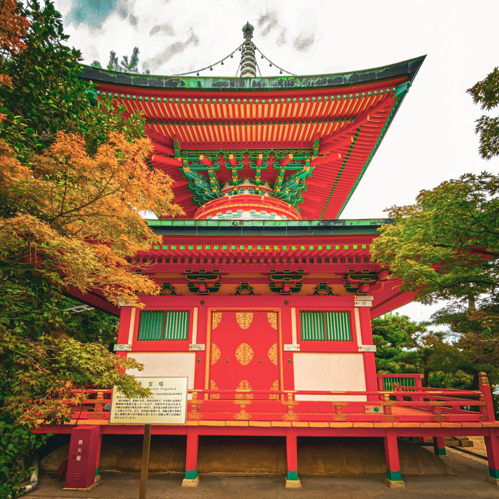 耕三寺にある多宝塔