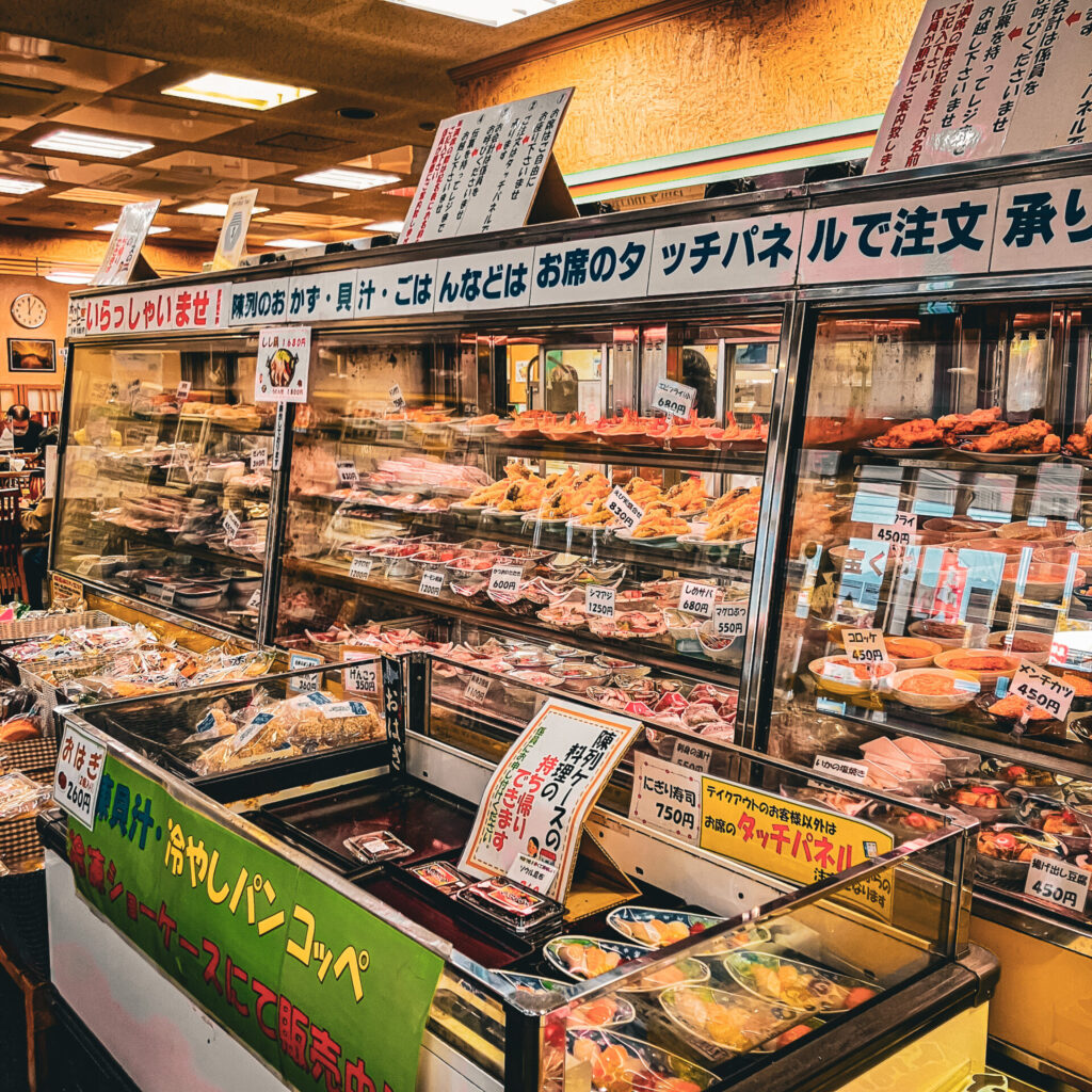 ドライブインみちしおの陳列棚