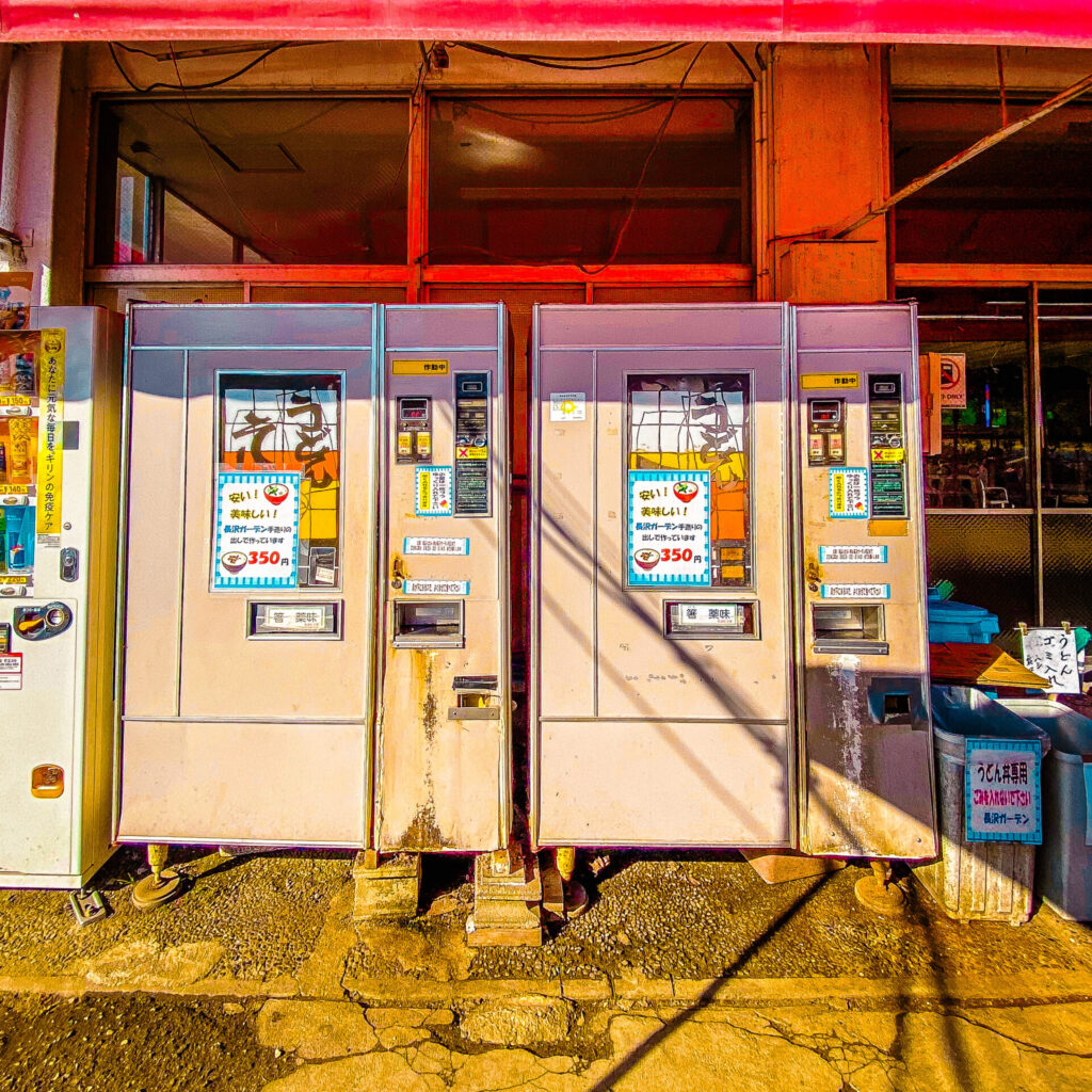 長沢ガーデンにあるうどんそば自販機