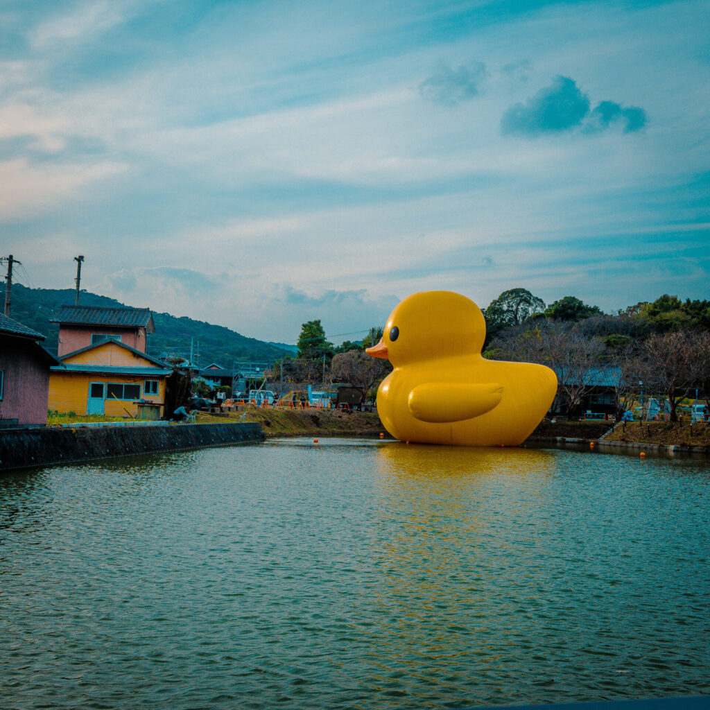 大分県国東市の巨大ラバーダック