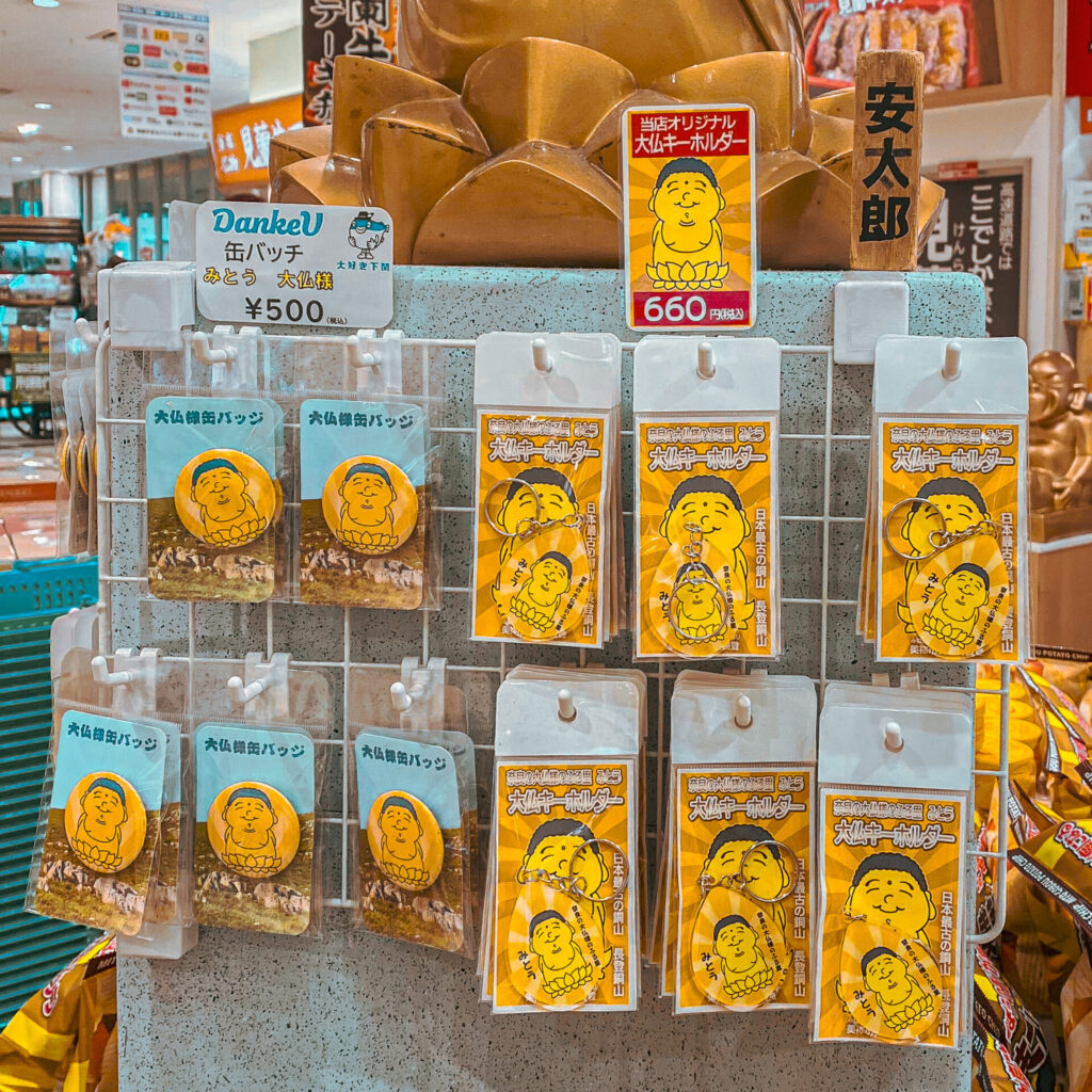 美東SAの大仏缶バッジとキーホルダー