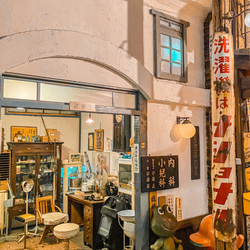 高山昭和館内の昭和の街並み