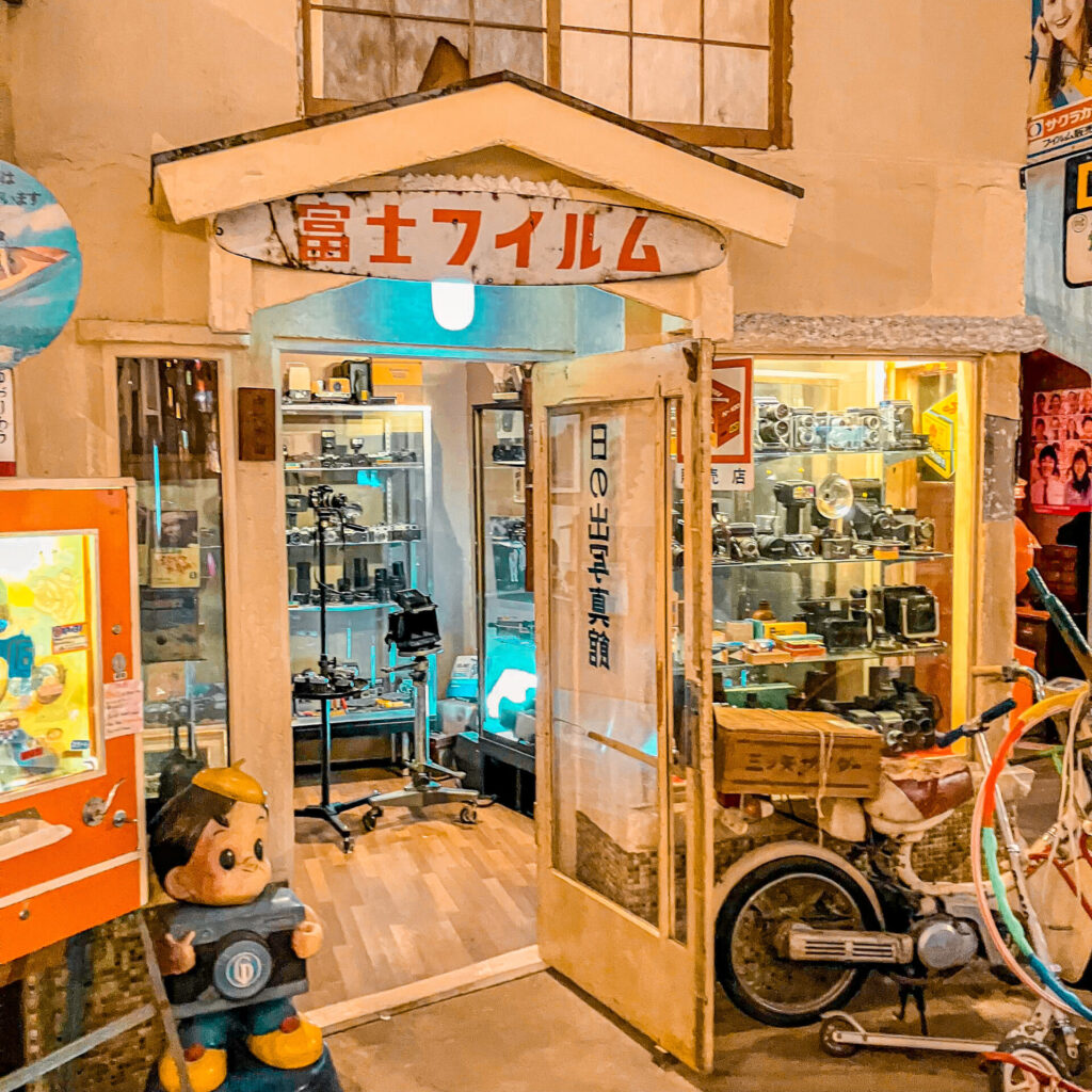 高山昭和館内の昭和の街並み