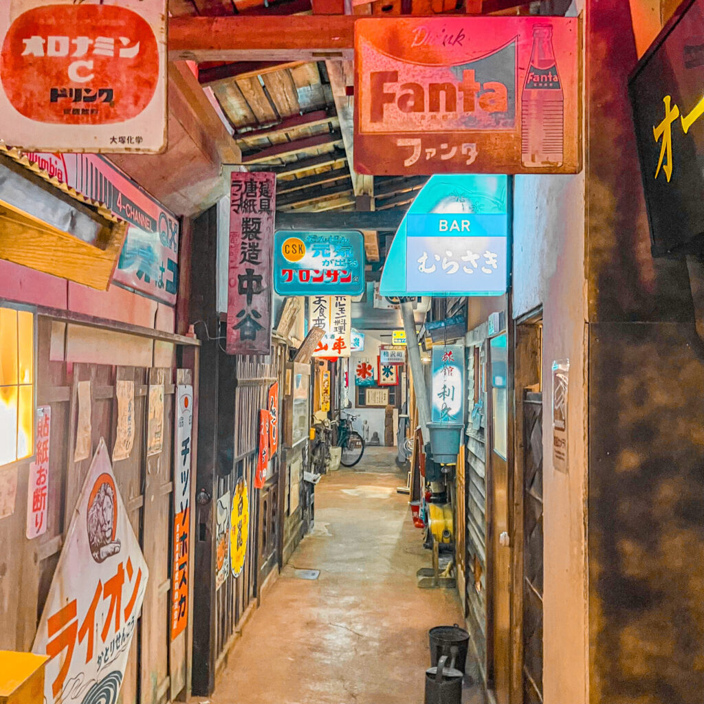 高山昭和館内の昭和の街並み