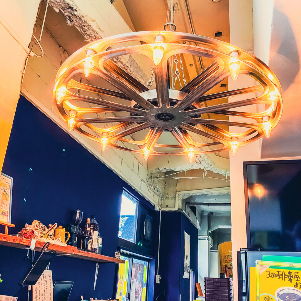 豊岡劇場のリールの照明