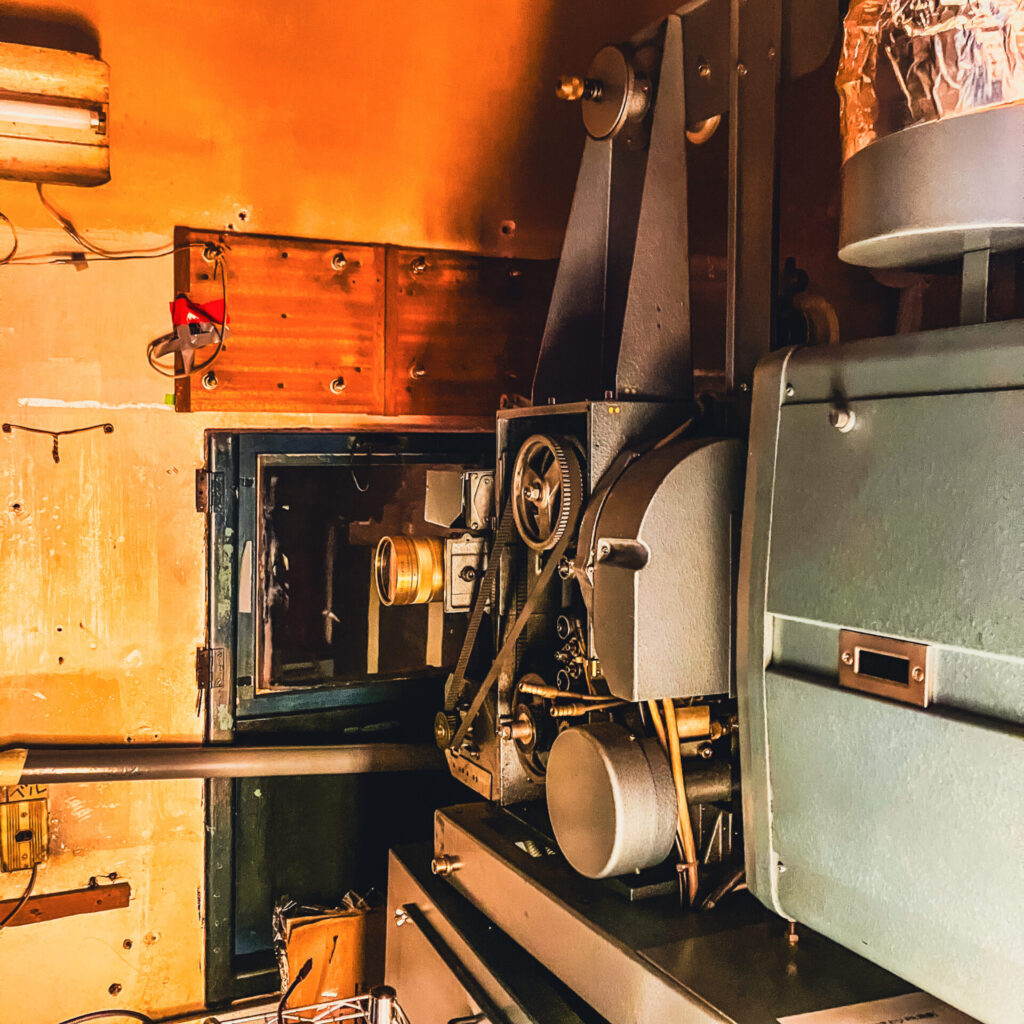 豊岡劇場の古い映写機