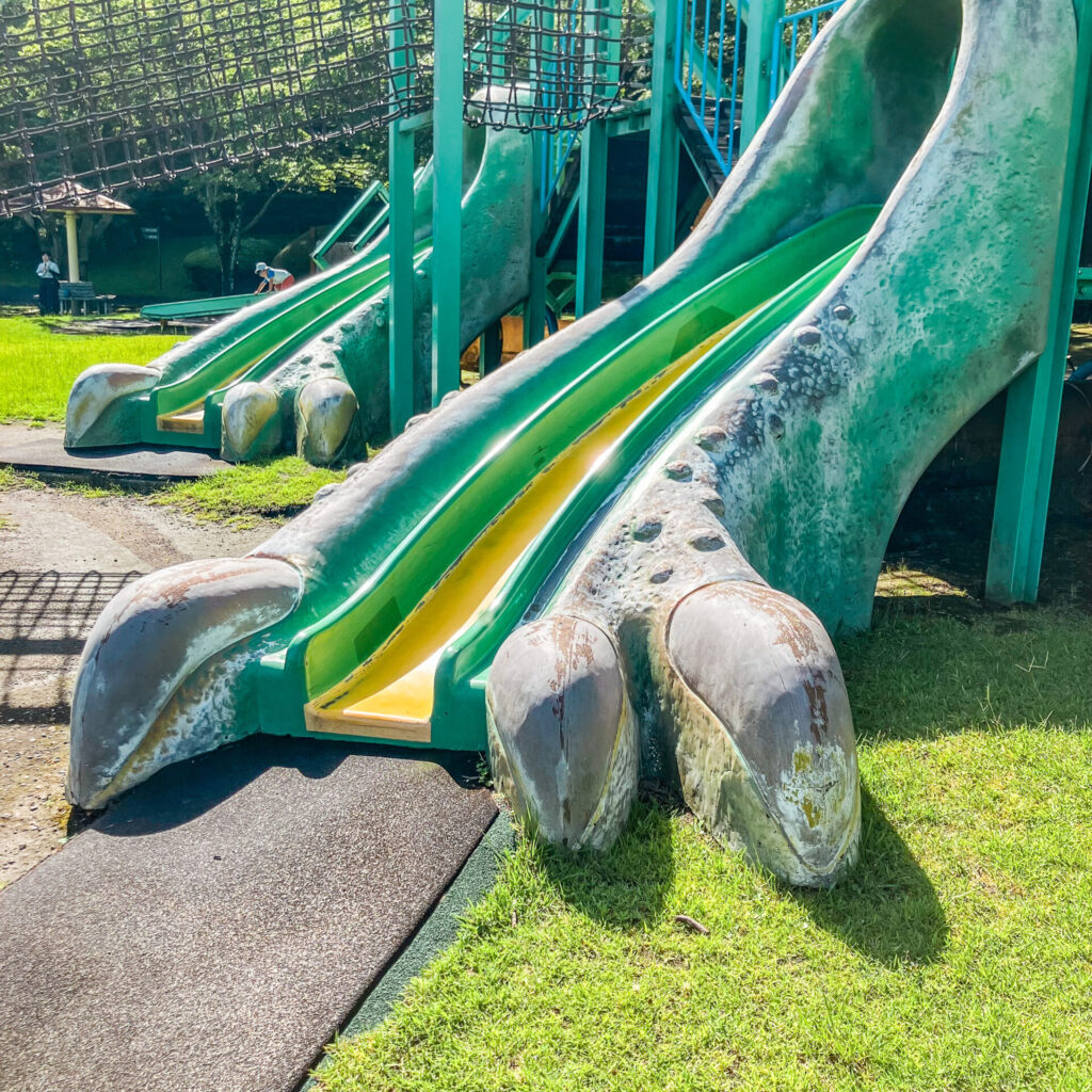 鹿児島市の錦江湾公園にあるカメレオン遊具