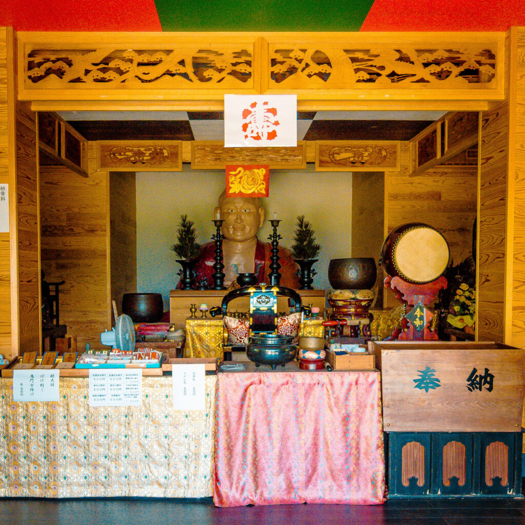 熊本県荒尾市にある慈照院の本堂