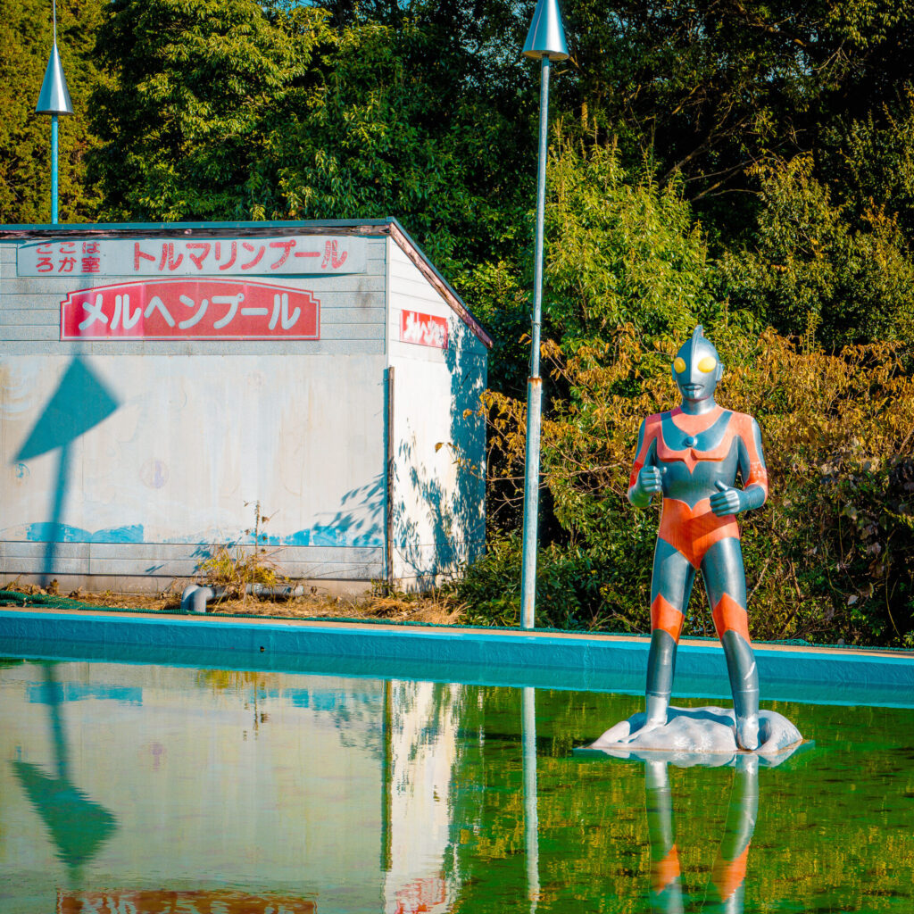 佐賀県武雄市にあるメルヘン村のウルトラマン像