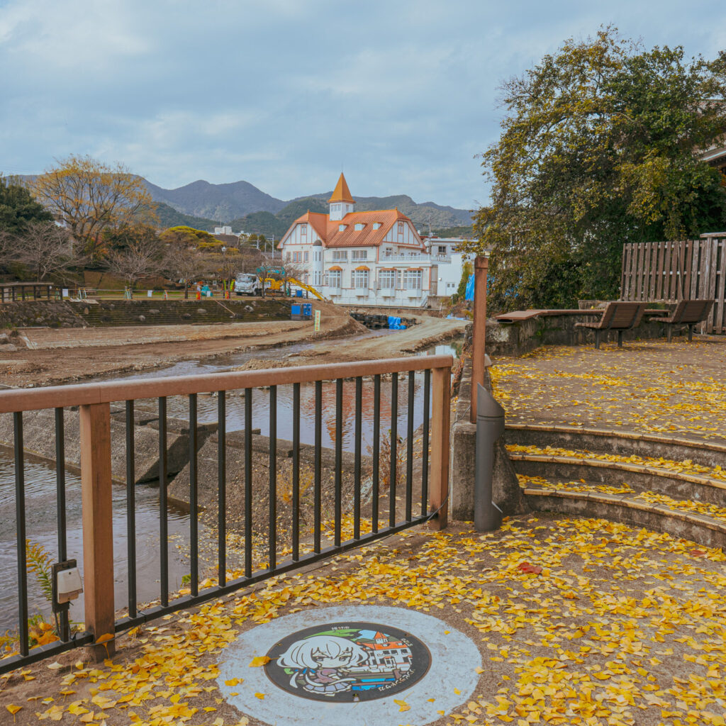 新湯公園のゾンサガマンホール設置場所