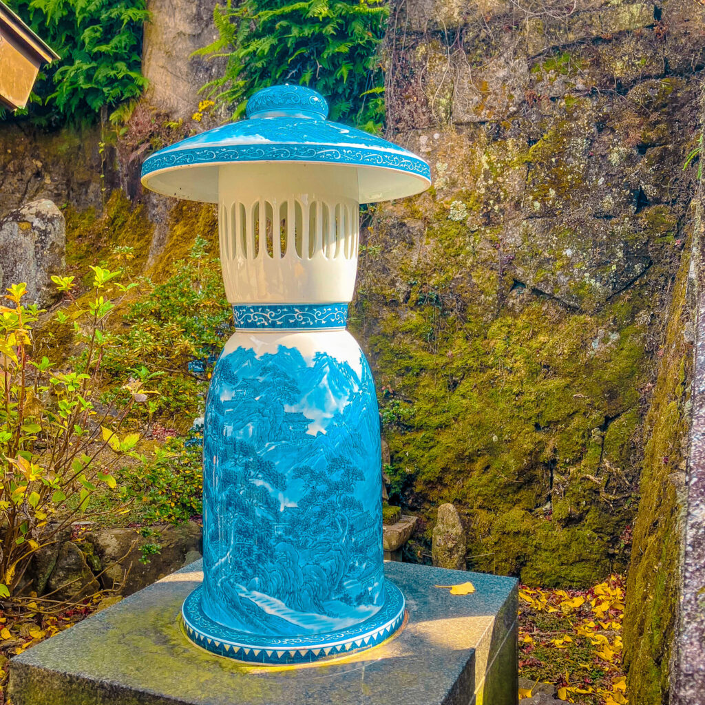佐賀県にある陶山神社の灯篭