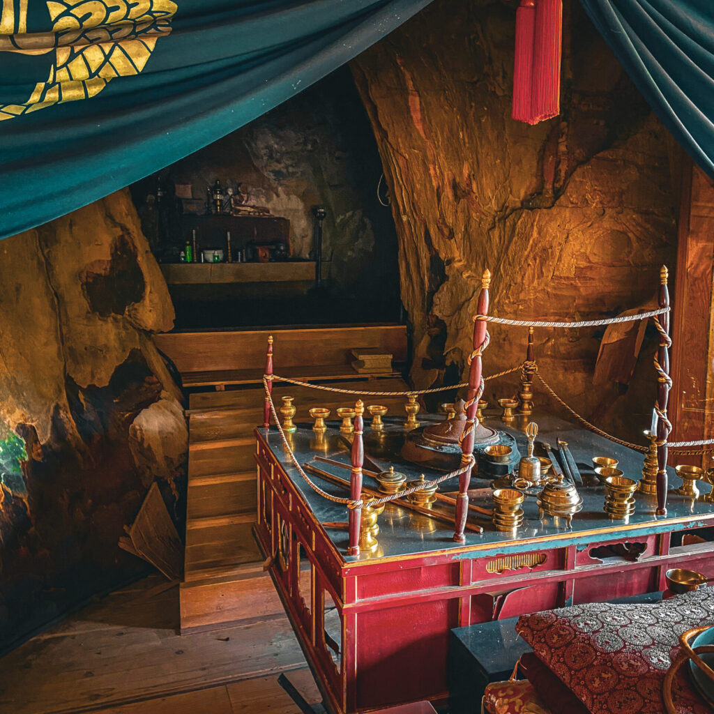 佐賀県唐津市にある法海寺の祭壇