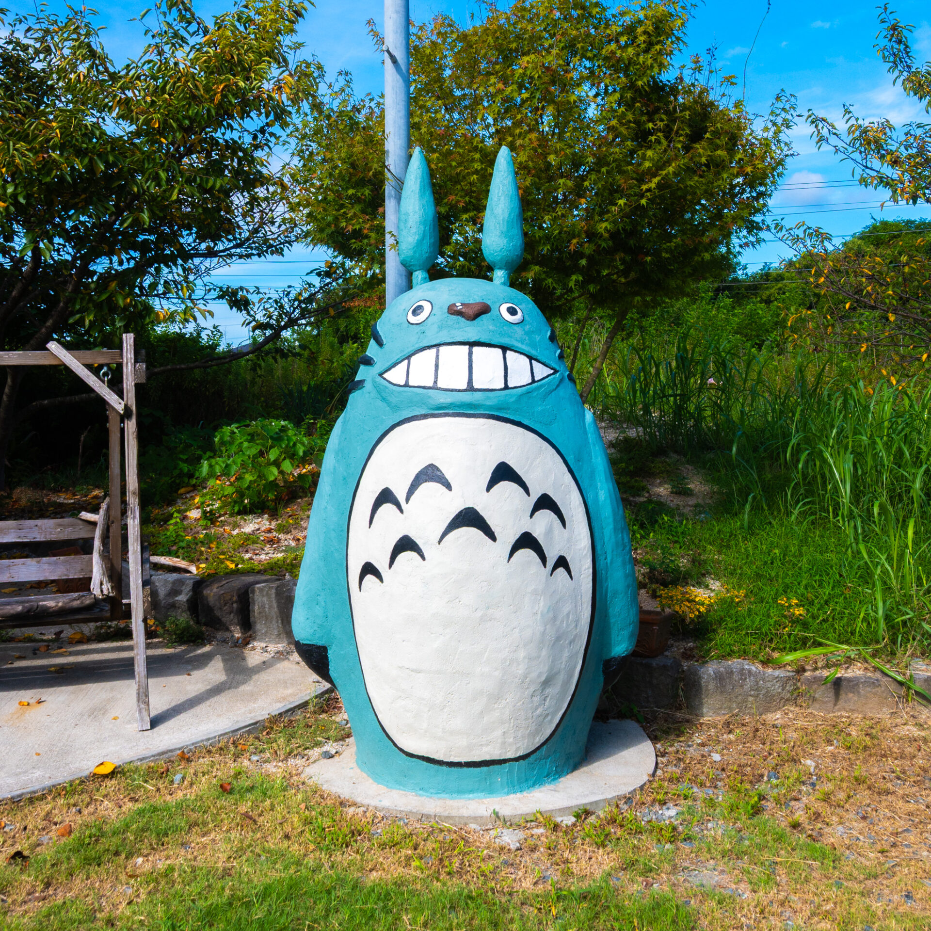 珍スポット】妙にリアルなネコバス。トトロのバス停【熊本県】