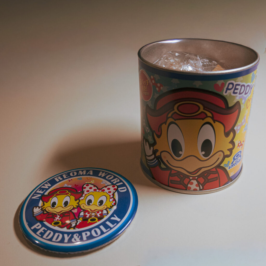 レオマワールドの缶バッジ付きキャラメル