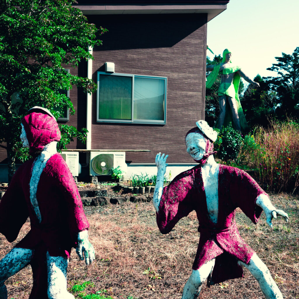 宮崎県小林市にあるみやまどり苑の像