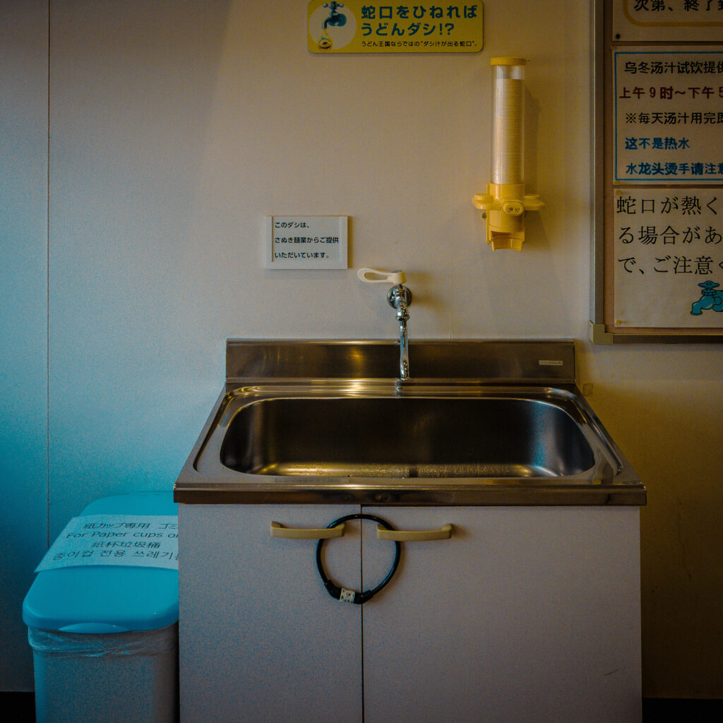 高松空港の蛇口からうどんだし