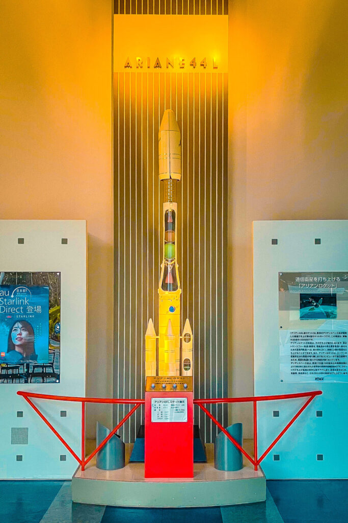 KDDIパラボラ館のアリアンロケットの展示