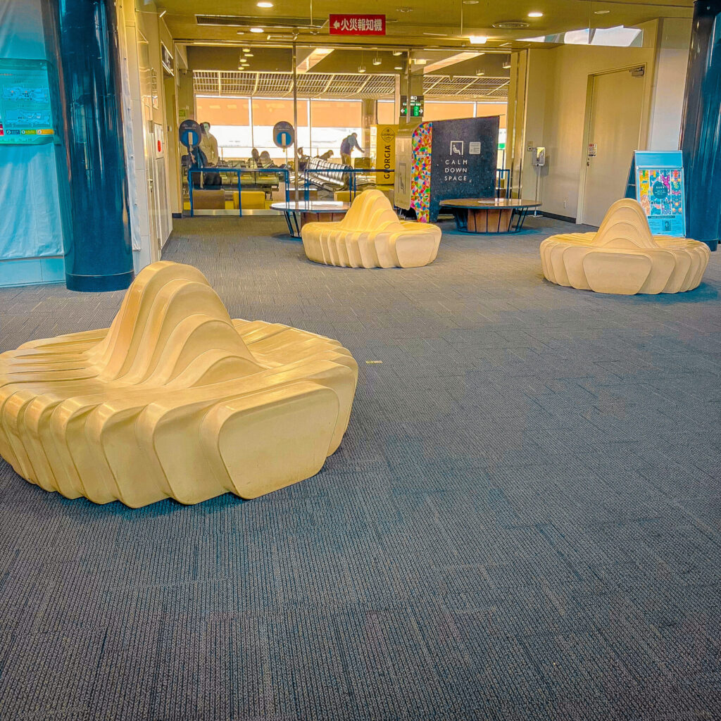 高松空港のうどんベンチ