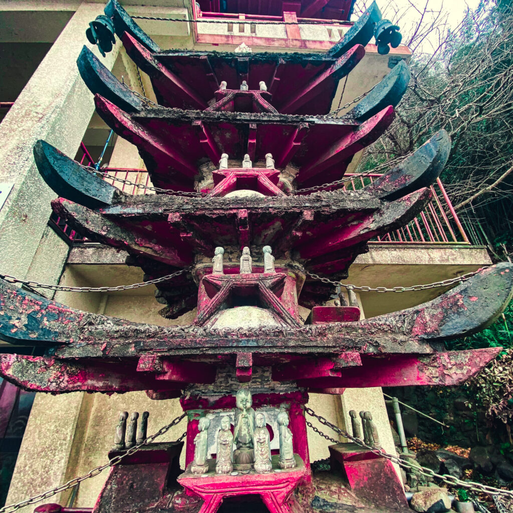 龍光の瀧にある塔