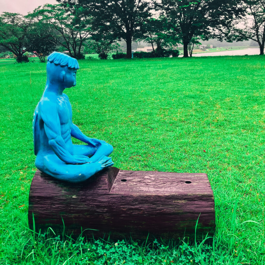 湯之尾滝ガラッパ公園のカッパのベンチ