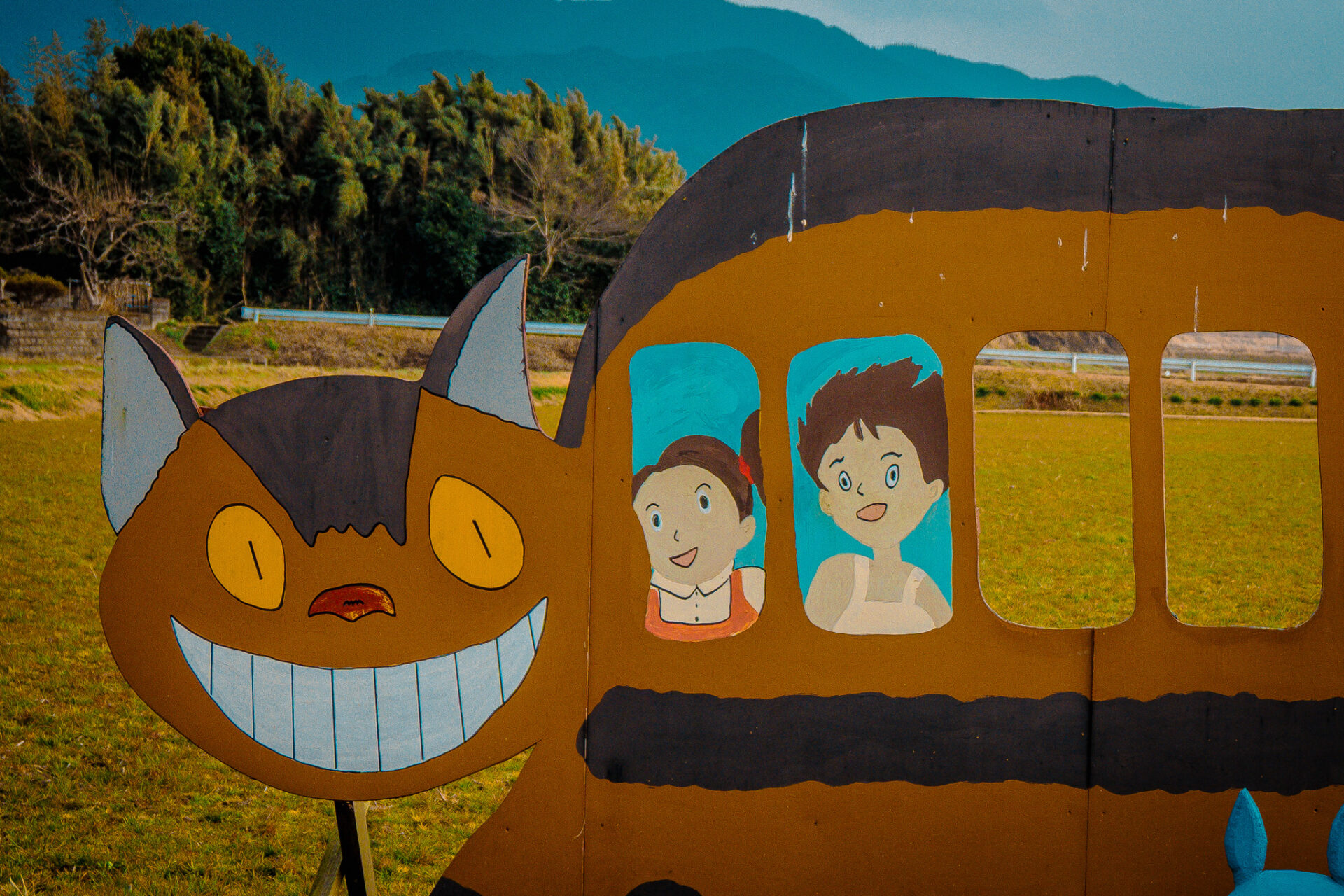 珍スポット】農業の聖地に降臨！クオリティ半端ない『田んぼのトトロ