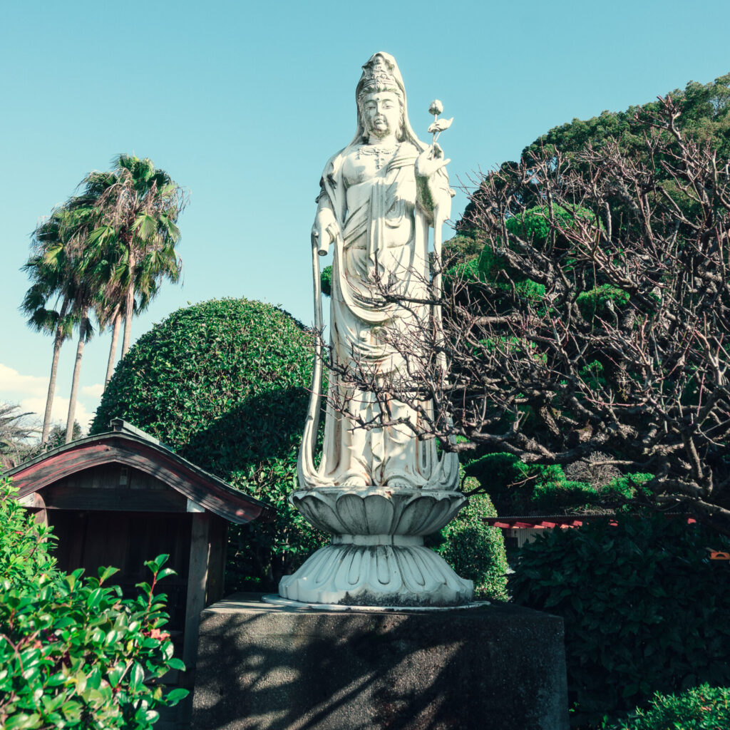 りんりんパークーの観音像