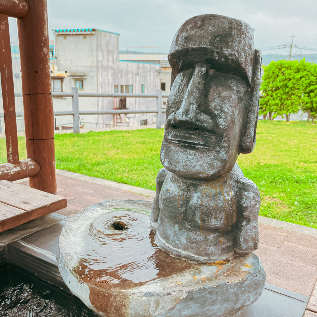 ヤサホーパークのモアイ像