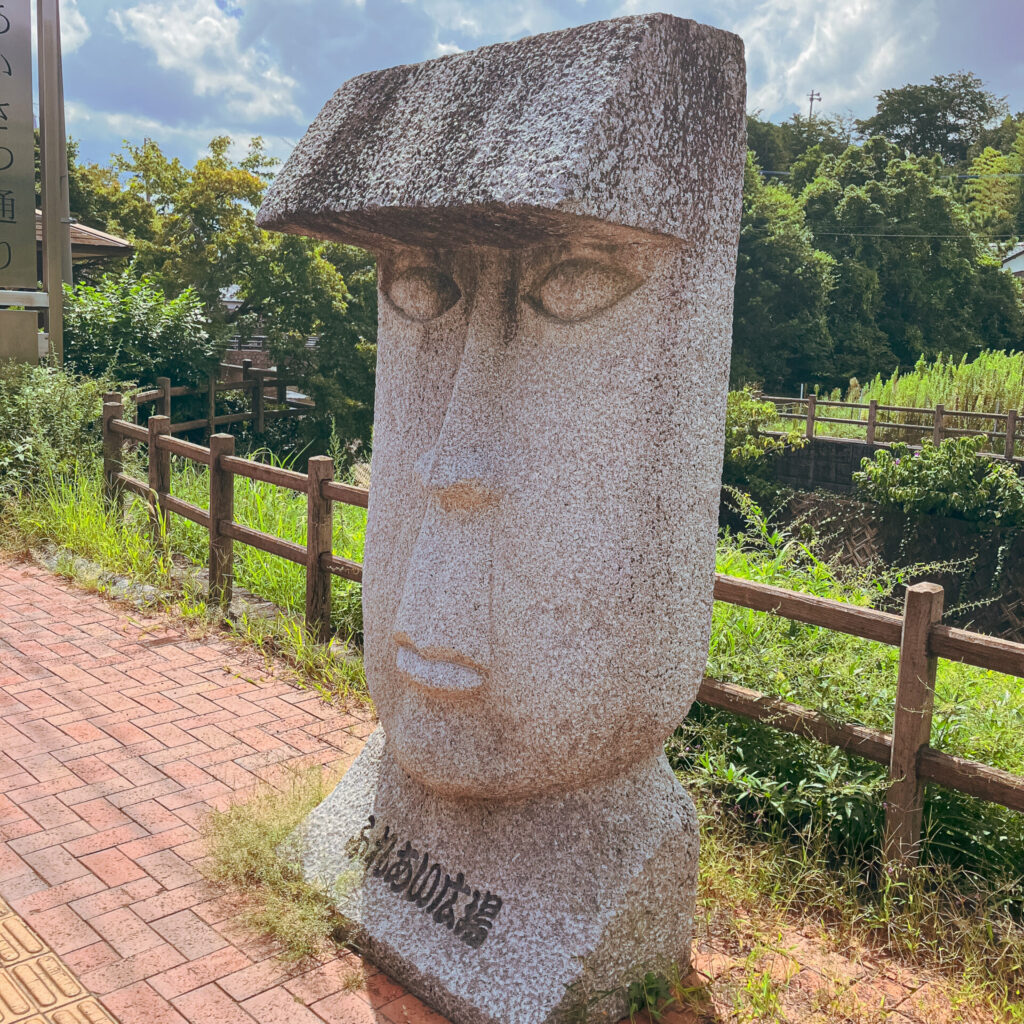 あいさつ通りのリーゼントモアイ