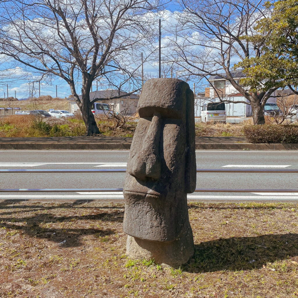 屋根のない博物館のモアイ像