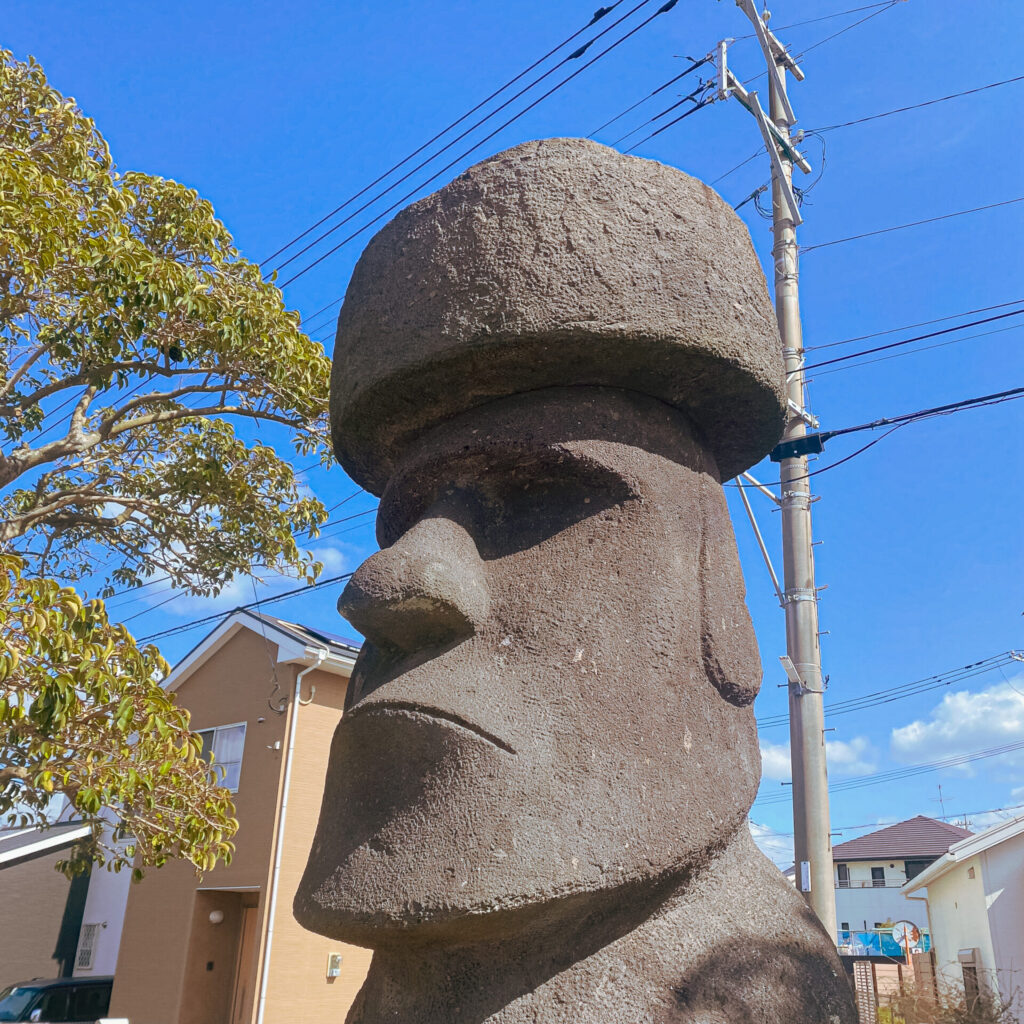 屋根のない博物館のモアイ像