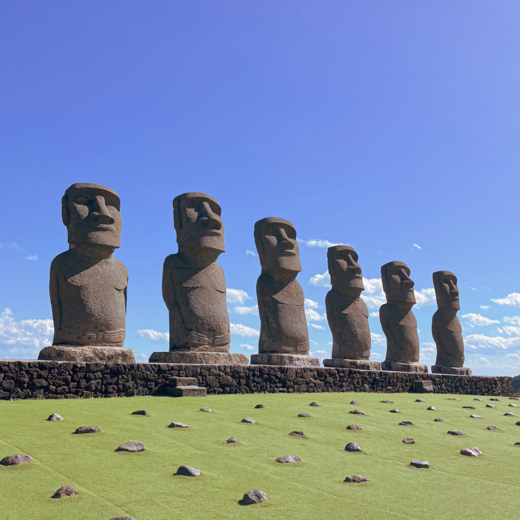 サンメッセ日南のモアイ像