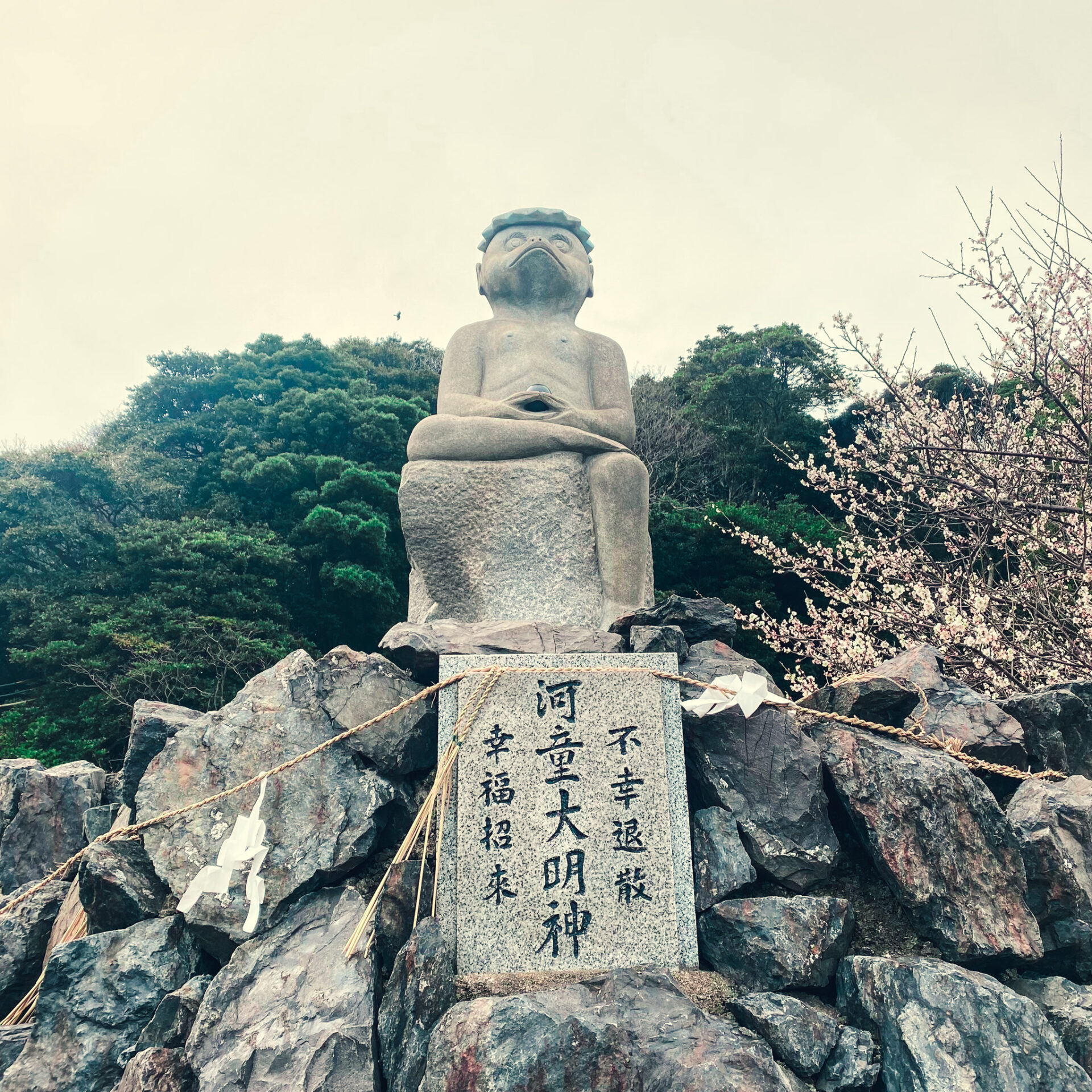 断崖に鎮座する河童のユートピア、「皇産霊神社」【北九州B級スポット】
