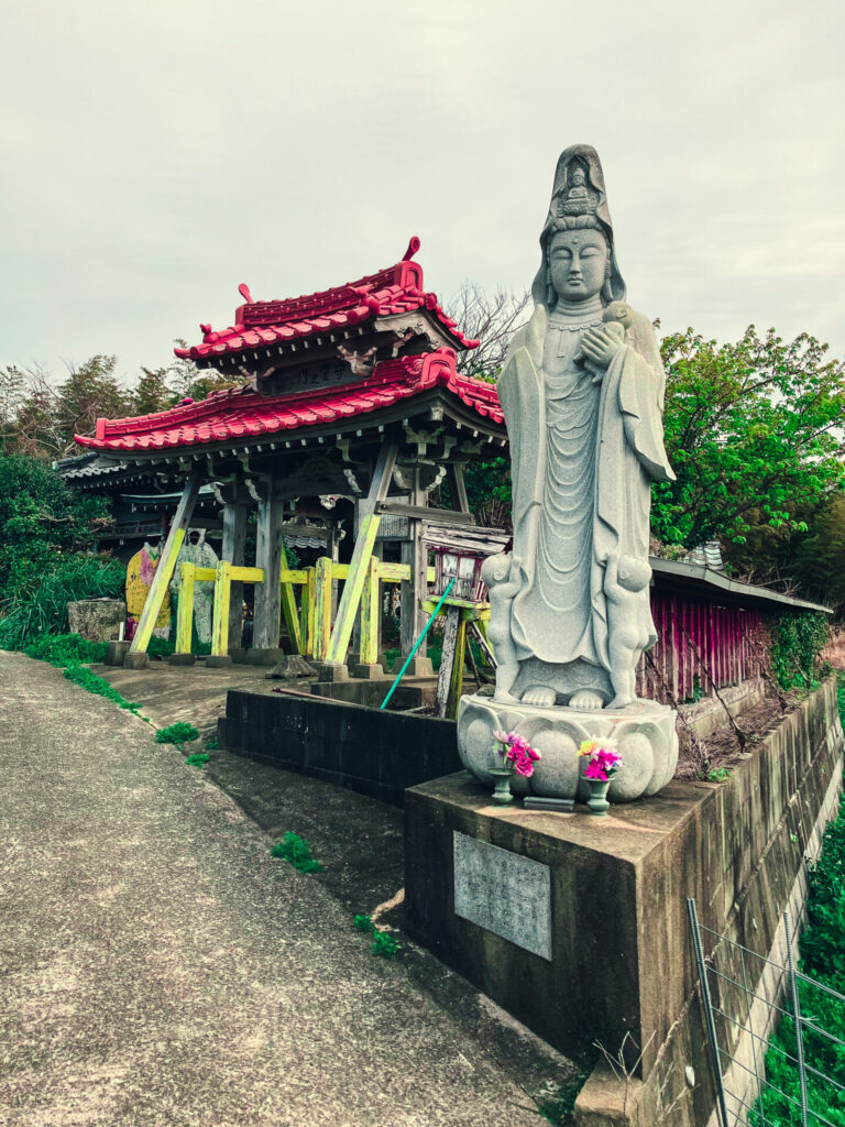 福岡県福津市にある鬼塚子宝観音