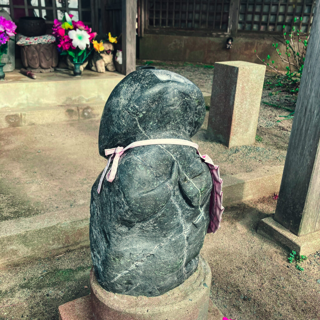 鬼塚子宝観音の珍宝石